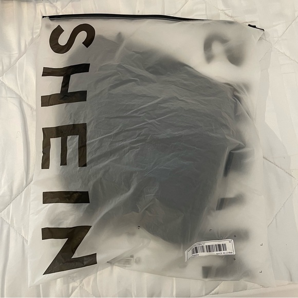 SHEIN Essnce Solid Halter Neck Plisse Wide Leg Jumpsuit size medium BNWT - Picture 3 of 5